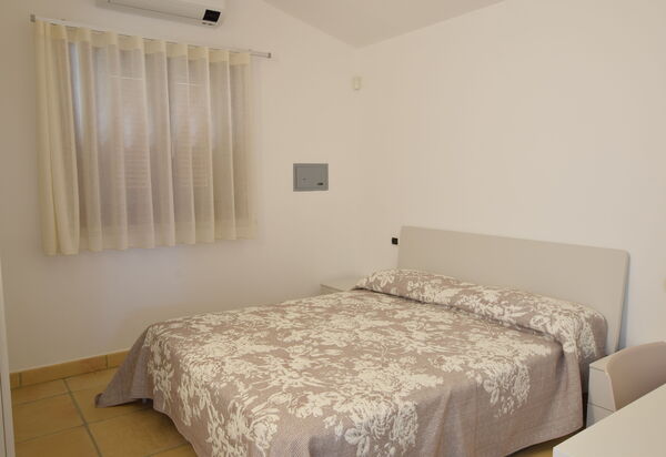 Luisa Apartment In Budoni, Shared Pool: Autunno, Camera da letto, Estate, Primavera