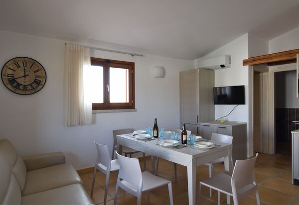 Luisa Apartment In Budoni, Shared Pool: Autunno, Estate, Primavera, Soggiorno