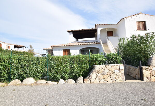 Luisa Apartment In Budoni, Shared Pool: Autunno, Entrata Principale, Estate, Primavera