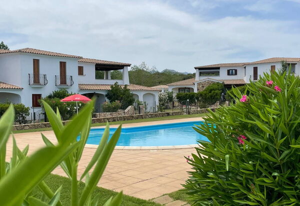 Luisa Apartment In Budoni, Shared Pool: Autunno, Estate, Piscina, Primavera