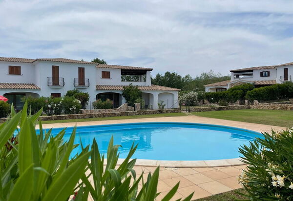 Luisa Apartment In Budoni, Shared Pool: Autunno, Estate, Piscina, Primavera