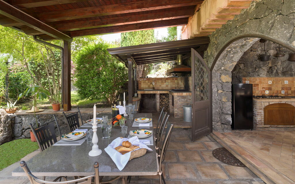 Oasi Verde - Santa Maria La Stella, Sicilia: all'aperto, Autunno, Balcone / Terrazza / Patio, Estate, Esterni, Giardino, Primavera