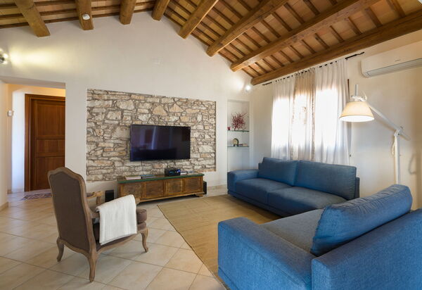 Mirabilia - Tangi, Sicilia: Autumn, Living Room, Spring, Summer