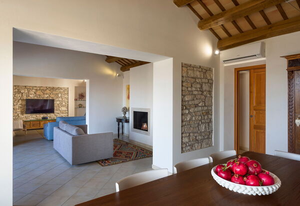 Mirabilia - Tangi, Sicilia: Autumn, Dining Room, Living Room, Spring, Summer