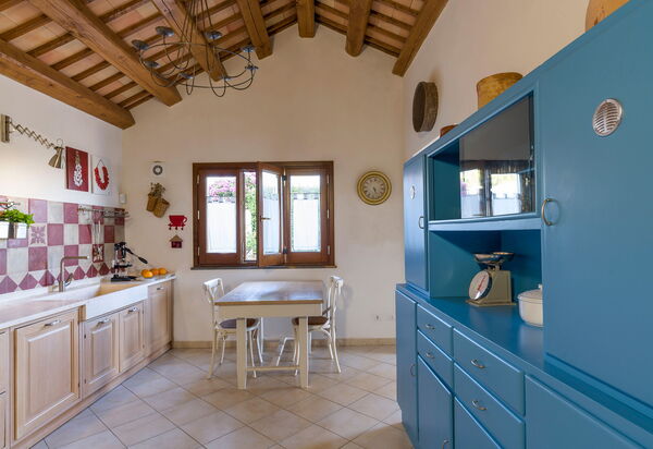 Mirabilia - Tangi, Sicilia: Autumn, Kitchen, Spring, Summer