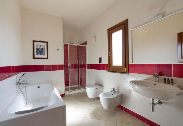 Mirabilia - Tangi, Sicilia: Autumn, Bathroom, Spring, Summer