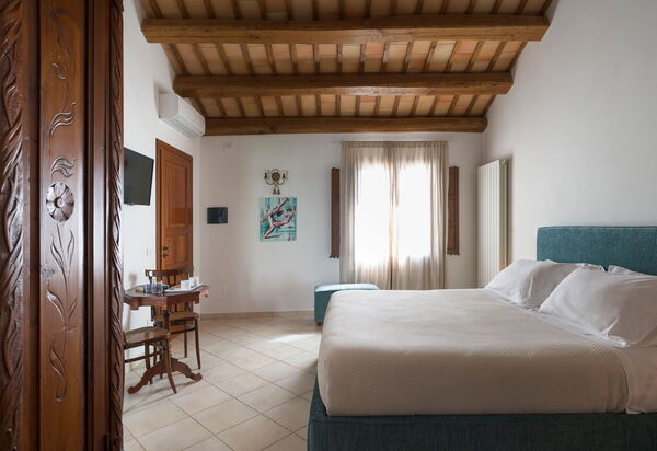 Mirabilia - Tangi, Sicilia: Autumn, Bedroom, Spring, Summer