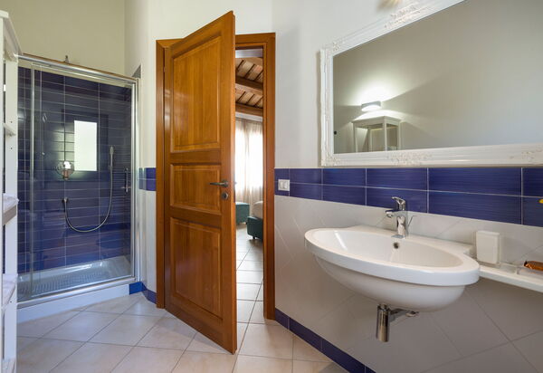 Mirabilia - Tangi, Sicilia: Autumn, Bathroom, Spring, Summer