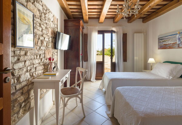 Mirabilia - Tangi, Sicilia: Autumn, Bedroom, Spring, Summer