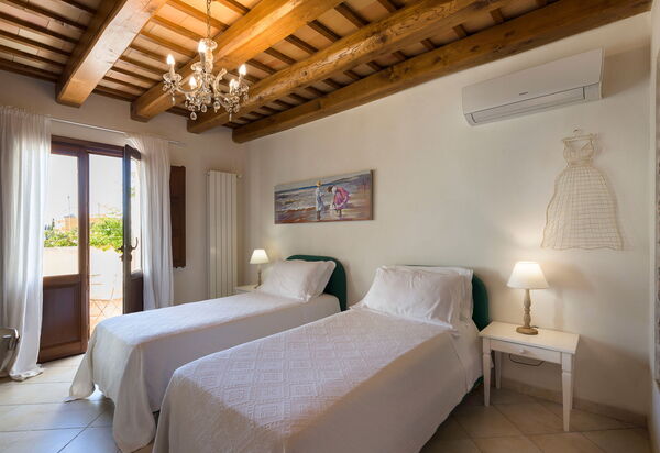 Mirabilia - Tangi, Sicilia: Autumn, Bedroom, Spring, Summer
