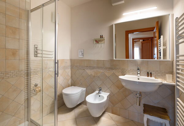 Mirabilia - Tangi, Sicilia: Autumn, Bathroom, Spring, Summer