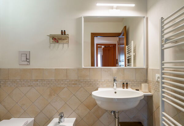 Mirabilia - Tangi, Sicilia: Autumn, Bathroom, Spring, Summer