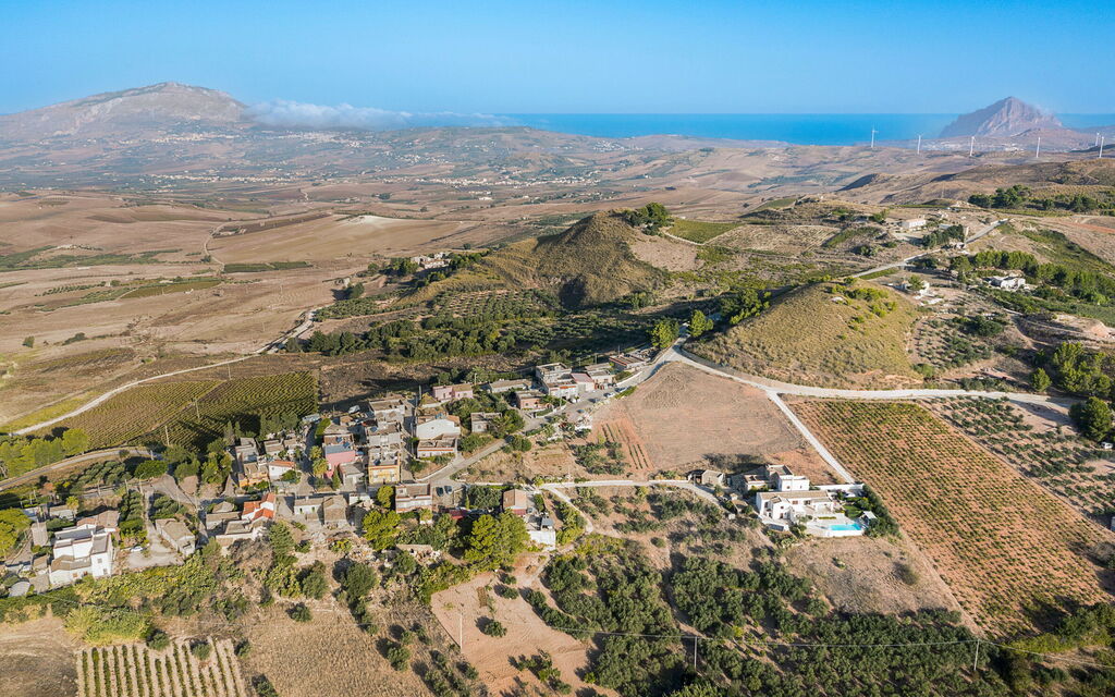 Mirabilia - Tangi, Sicilia: Autumn, Building Exterior, Outdoor, Spring, Summer