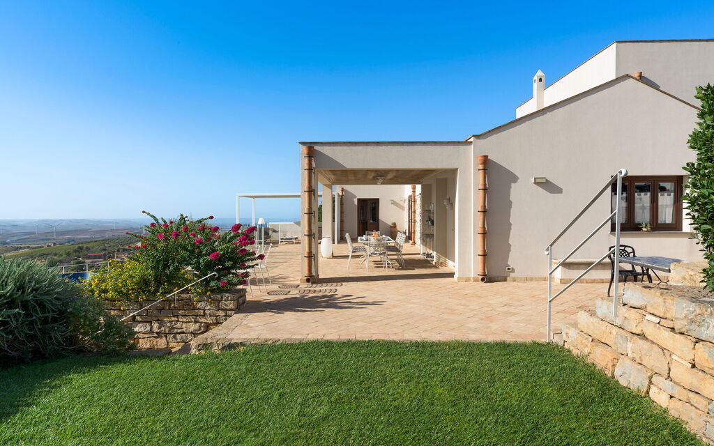 Mirabilia - Tangi, Sicilia: Autumn, Balcony / Terrace / Patio, Building Exterior, Garden, Outdoor, Scenic View, Spring, Summer