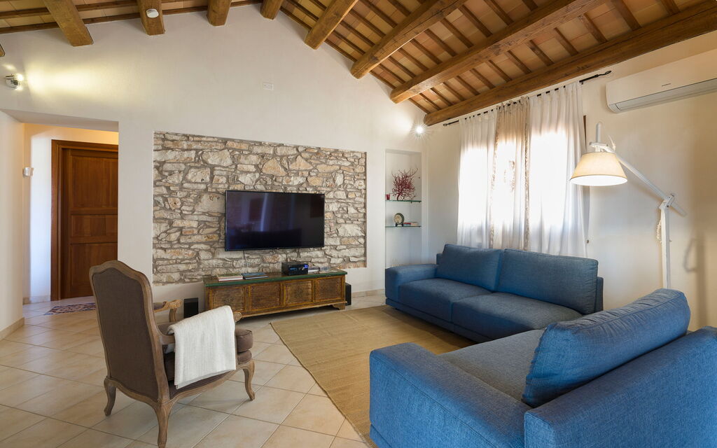 Mirabilia - Tangi, Sicilia: Autumn, Living Room, Spring, Summer