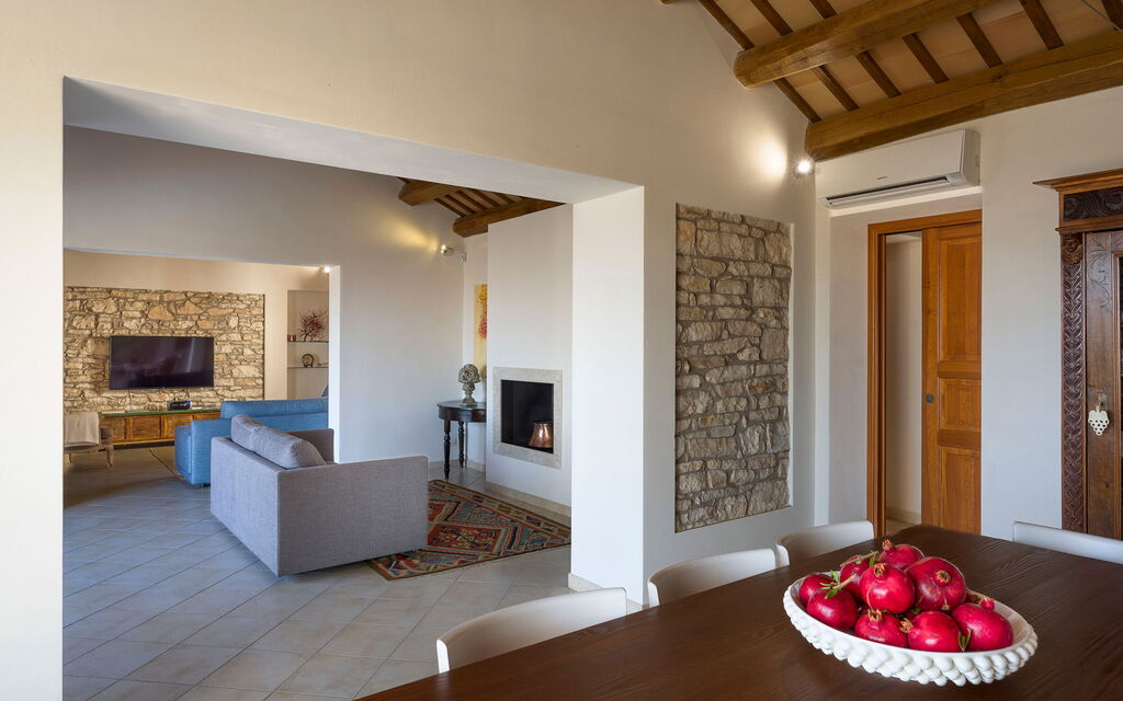 Mirabilia - Tangi, Sicilia: Autumn, Dining Room, Living Room, Spring, Summer