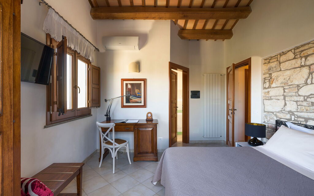 Mirabilia - Tangi, Sicilia: Autumn, Bedroom, Spring, Summer