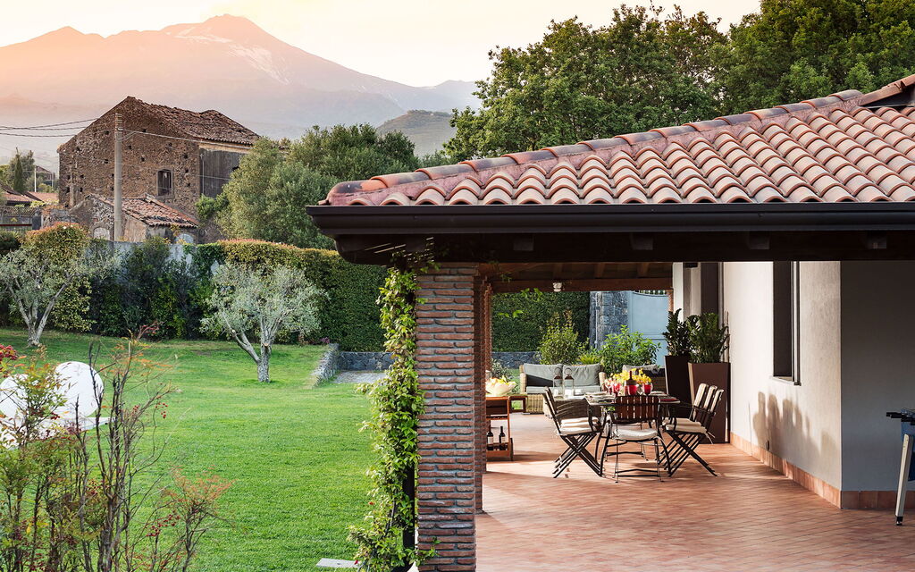 Casa Bedda - Viagrande, Sicilia: Autumn, Balcony / Terrace / Patio, Building Exterior, Garden, Outdoor, Scenic View, Spring, Summer