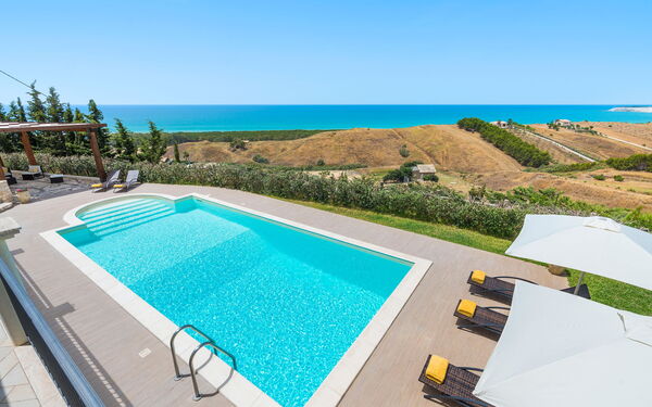 Villa Vistamare - Montallegro, Sicilia: Autumn, Balcony / Terrace / Patio, Building Exterior, Garden, Outdoor, Pool, Scenic View, Spring, Summer