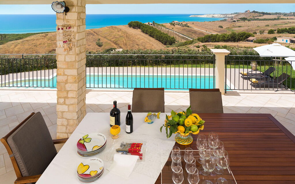 Villa Vistamare - Montallegro, Sicilia: Autumn, Balcony / Terrace / Patio, Building Exterior, Garden, Outdoor, Pool, Scenic View, Spring, Summer