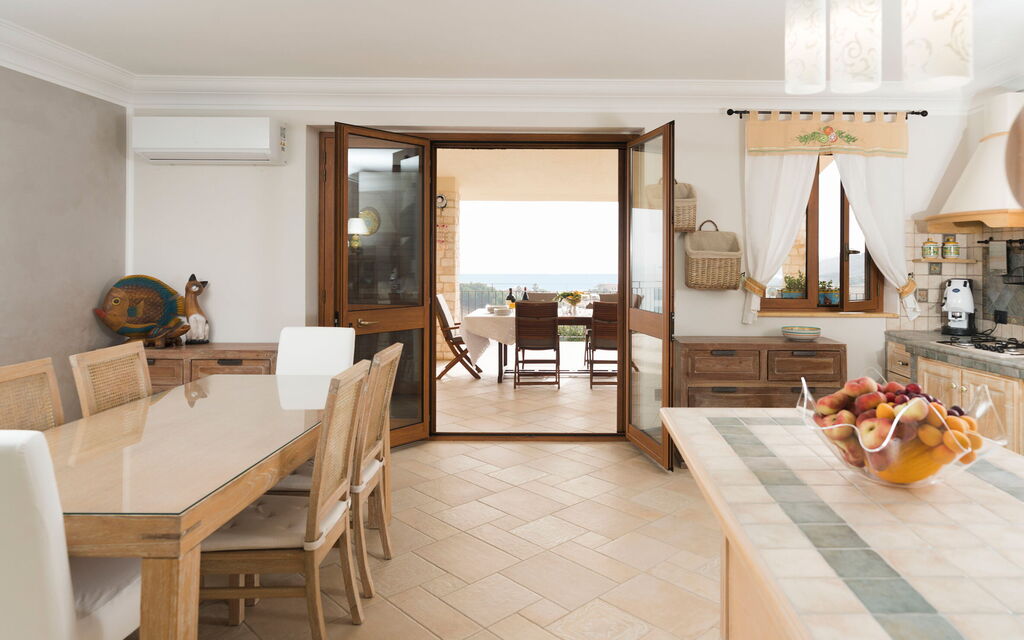 Villa Vistamare - Montallegro, Sicilia: Autumn, Balcony / Terrace / Patio, Dining Room, Spring, Summer