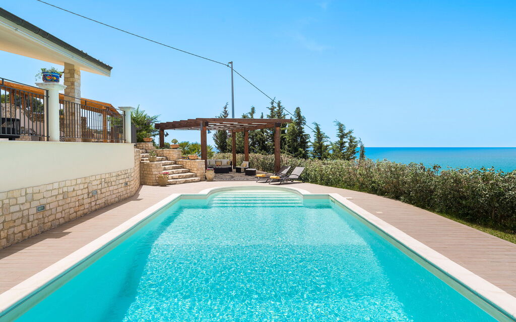 Villa Vistamare - Montallegro, Sicilia: Autumn, Balcony / Terrace / Patio, Building Exterior, Garden, Outdoor, Pool, Scenic View, Spring, Summer
