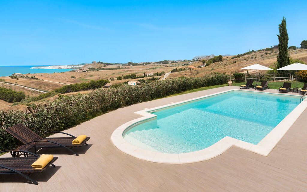 Villa Vistamare - Montallegro, Sicilia: Autumn, Balcony / Terrace / Patio, Building Exterior, Garden, Outdoor, Pool, Scenic View, Spring, Summer