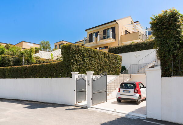 Casamonte - Castelmola, Sicilia: all'aperto, Autunno, Entrata Principale, Estate, Esterni, Primavera