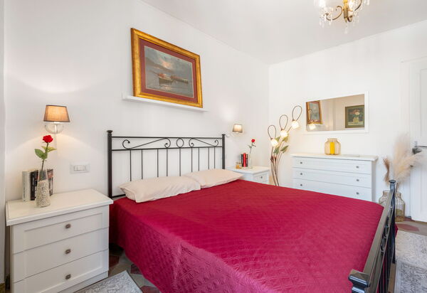 Lucca Old Town Apartment - Lucca, Toscana: Autunno, Camera da letto, Estate, Primavera