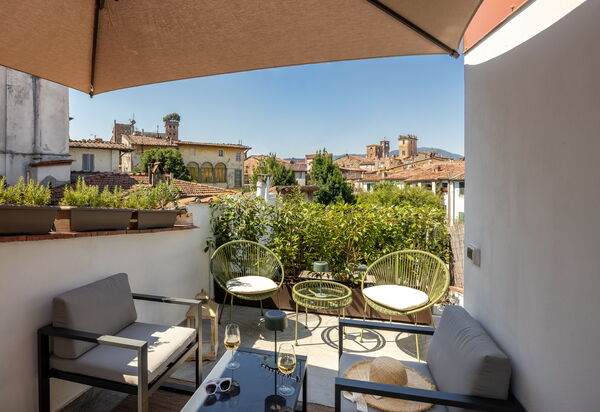 Lucca Old Town Apartment - Lucca, Toscana: Autunno, Balcone / Terrazza / Patio, Estate, Primavera