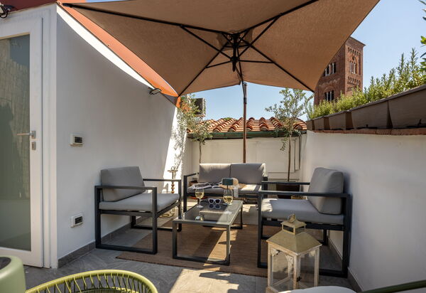 Lucca Old Town Apartment - Lucca, Toscana: Autunno, Balcone / Terrazza / Patio, Estate, Primavera