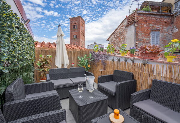 Lucca Old Town Apartment - Lucca, Toscana: Autunno, Balcone / Terrazza / Patio, Estate, Primavera