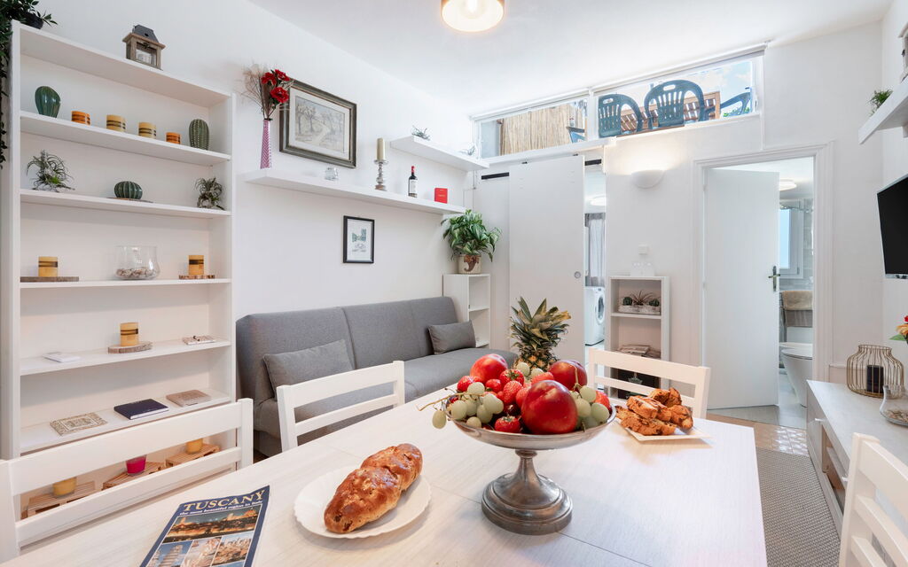 Lucca Old Town Apartment - Lucca, Toscana: Autumn, Living Room, Spring, Summer