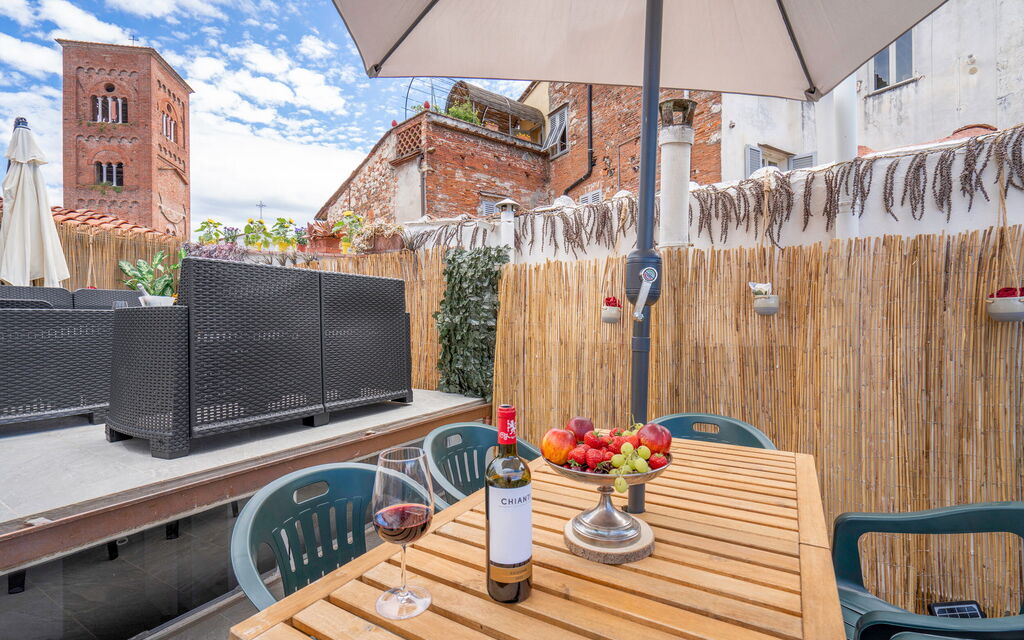 Lucca Old Town Apartment - Lucca, Toscana: Autumn, Spring, Summer