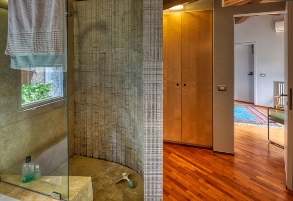 Villa Maestosa - Camaiore, Toscana: Autumn, Bathroom, Spring, Summer