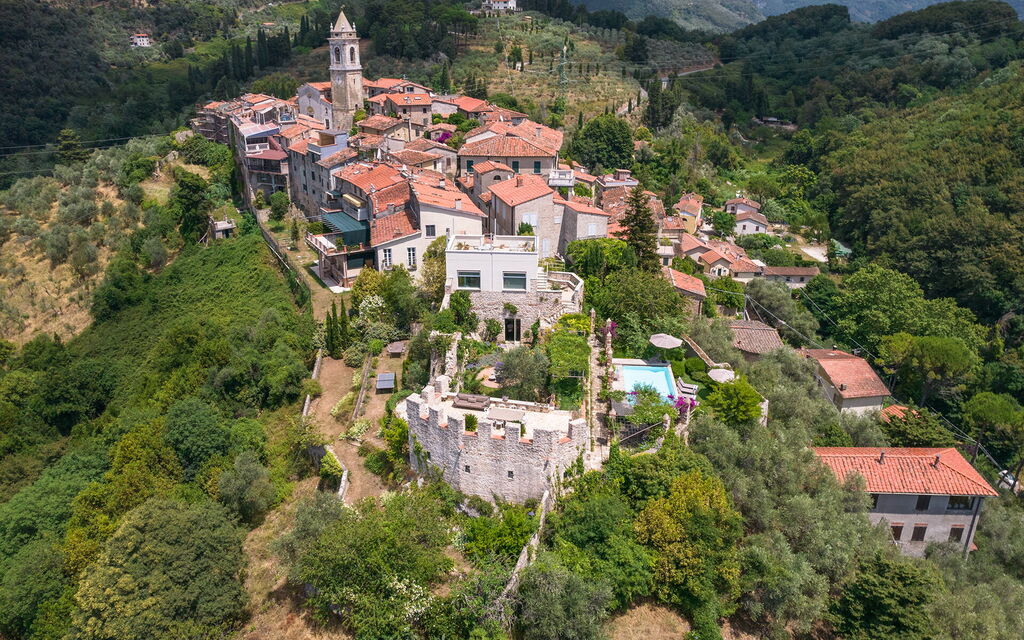 Villa Maestosa - Camaiore, Toscana: all'aperto, Autunno, Balcone / Terrazza / Patio, Estate, Esterni, Giardino, Piscina, Primavera, Vista Panoramica