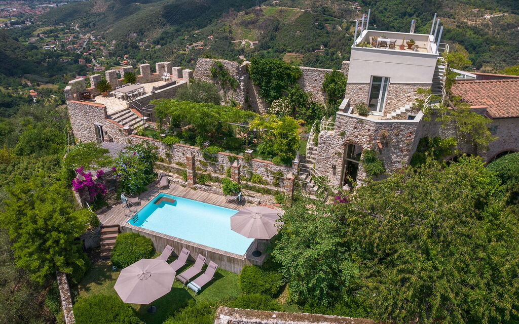 Villa Maestosa - Camaiore, Toscana: all'aperto, Autunno, Balcone / Terrazza / Patio, Estate, Esterni, Giardino, Piscina, Primavera, Vista Panoramica