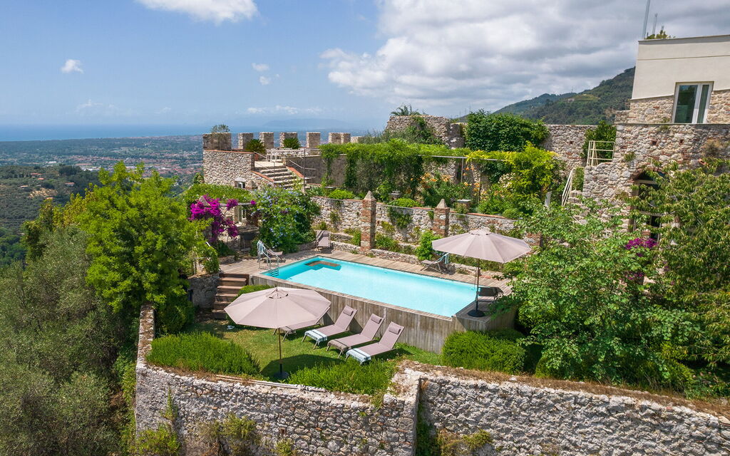 Villa Maestosa - Camaiore, Toscana: all'aperto, Autunno, Balcone / Terrazza / Patio, Estate, Esterni, Giardino, Piscina, Primavera, Vista Panoramica