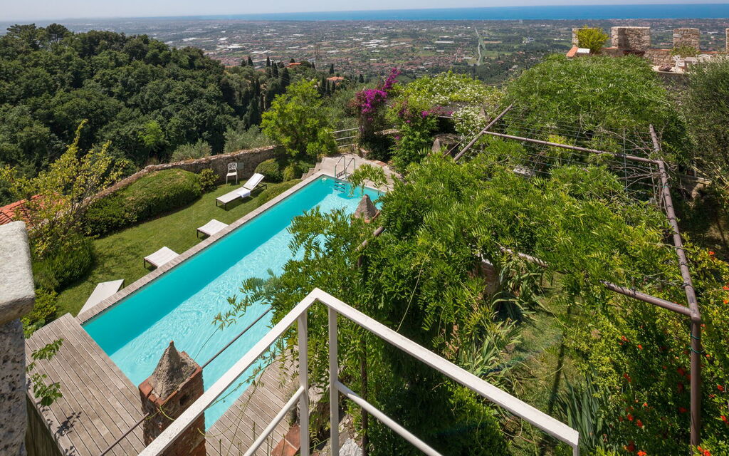 Villa Maestosa - Camaiore, Toscana: all'aperto, Autunno, Balcone / Terrazza / Patio, Estate, Esterni, Giardino, Piscina, Primavera, Vista Panoramica
