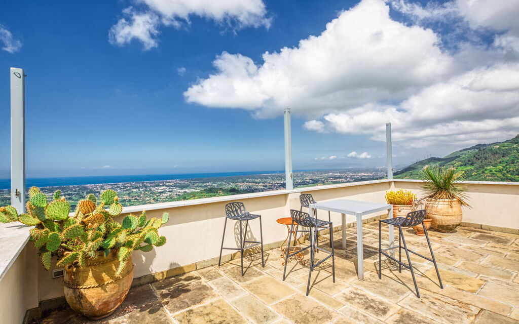 Villa Maestosa - Camaiore, Toscana: all'aperto, Autunno, Balcone / Terrazza / Patio, Estate, Esterni, Primavera, Vista Panoramica