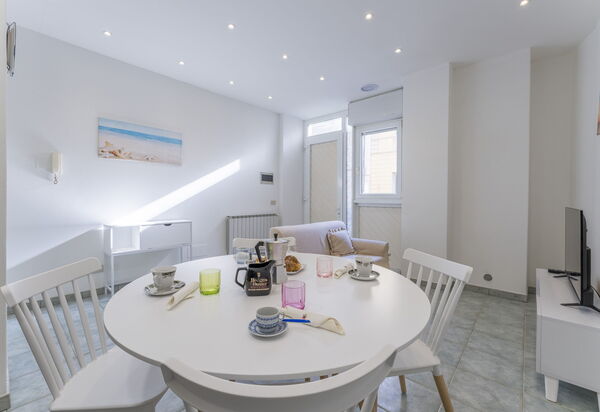 Casa Verdi,near The Beach - Viareggio, Toscana: Autunno, Estate, Primavera, Sala da pranzo