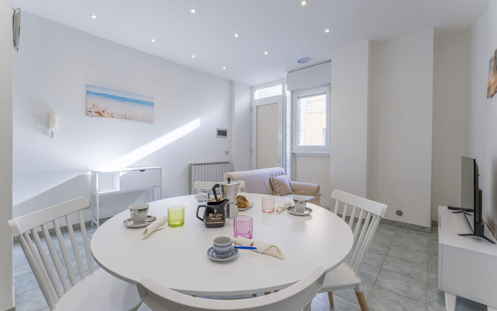 Casa Verdi,near The Beach - Viareggio, Toscana: Autumn, Dining Room, Spring, Summer