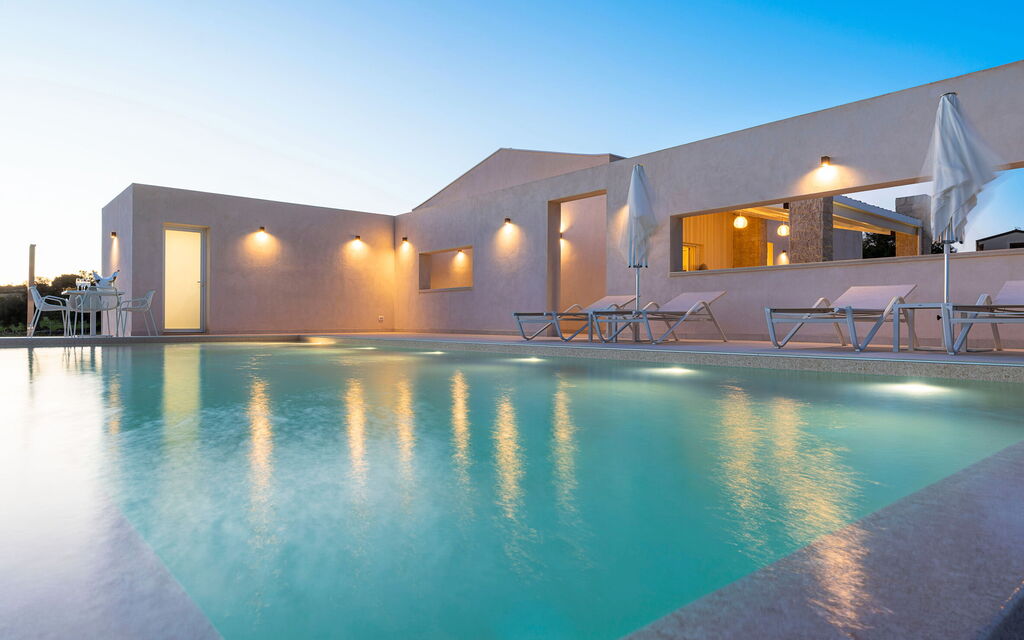 Villa Argento - Rosolini, Sicilia: Autumn, Balcony / Terrace / Patio, Building Exterior, Outdoor, Pool, Spring, Summer