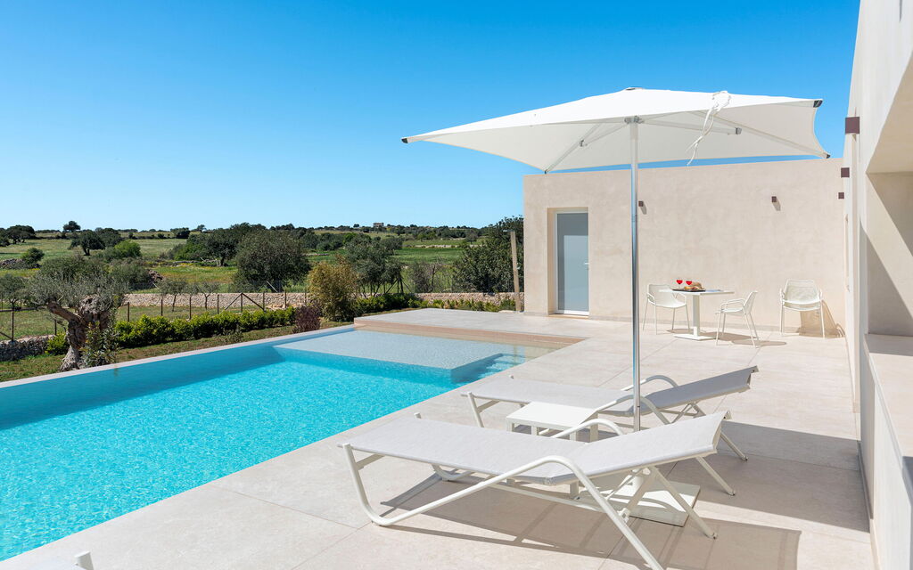 Villa Argento - Rosolini, Sicilia: Autumn, Balcony / Terrace / Patio, Building Exterior, Garden, Outdoor, Pool, Spring, Summer