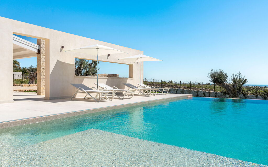 Villa Argento - Rosolini, Sicilia: Autumn, Balcony / Terrace / Patio, Building Exterior, Garden, Outdoor, Pool, Spring, Summer