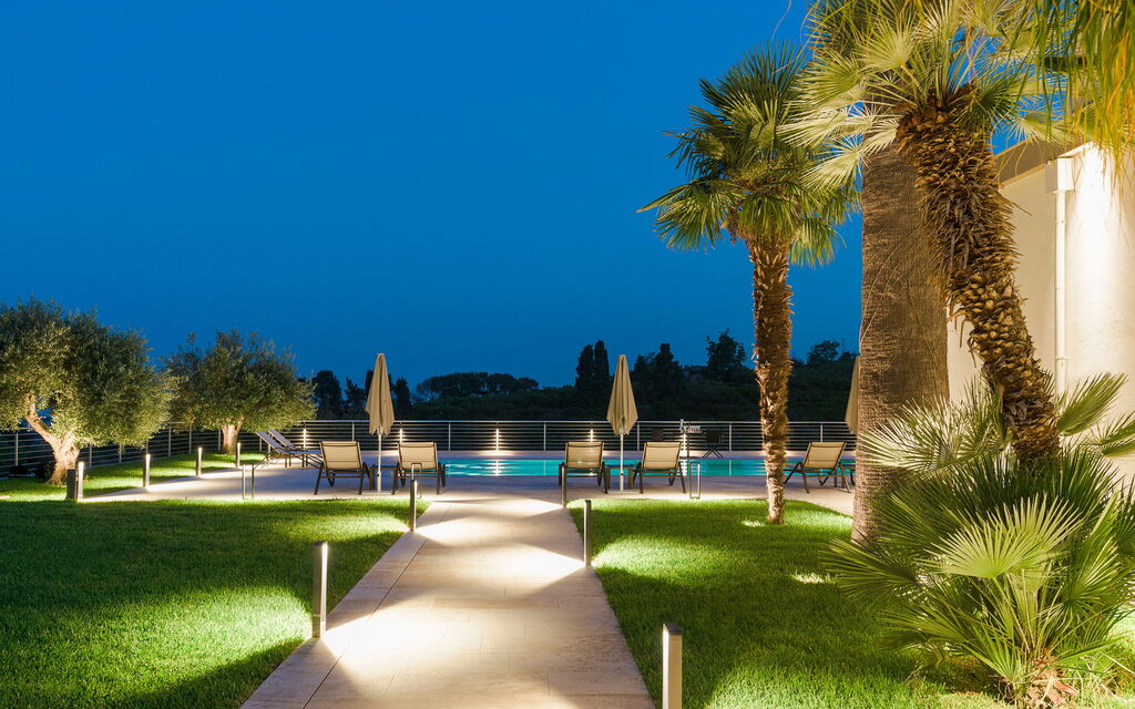 Villa Decoro - Mascali, Sicilia: Autumn, Balcony / Terrace / Patio, Building Exterior, Garden, Outdoor, Pool, Spring, Summer