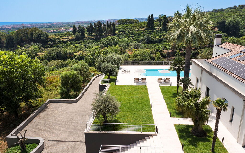 Villa Decoro - Mascali, Sicilia: Amenities, Autumn, Balcony / Terrace / Patio, Garden, Outdoor, Pool, Scenic View, Spring, Summer