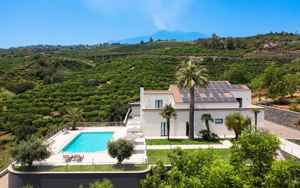 Villa Decoro - Mascali, Sicilia: Amenities, Autumn, Balcony / Terrace / Patio, Garden, Outdoor, Pool, Scenic View, Spring, Summer