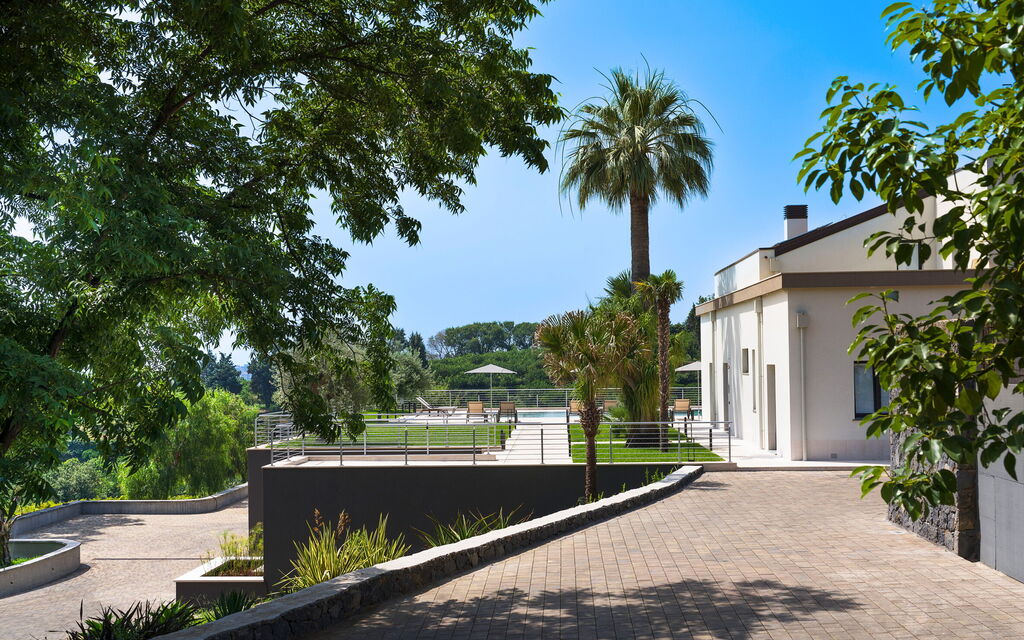 Villa Decoro - Mascali, Sicilia: Autumn, Balcony / Terrace / Patio, Building Exterior, Outdoor, Spring, Summer