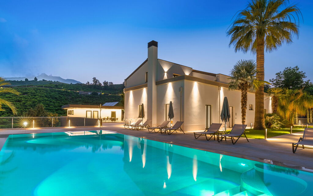 Villa Decoro - Mascali, Sicilia: Autumn, Balcony / Terrace / Patio, Building Exterior, Garden, Outdoor, Pool, Spring, Summer